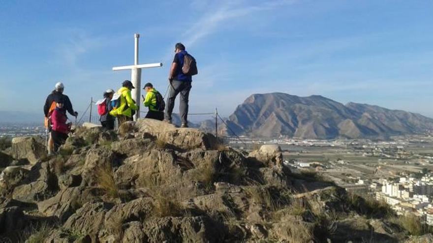 La inauguración del mirador de Redován reúne a unas 700 personas