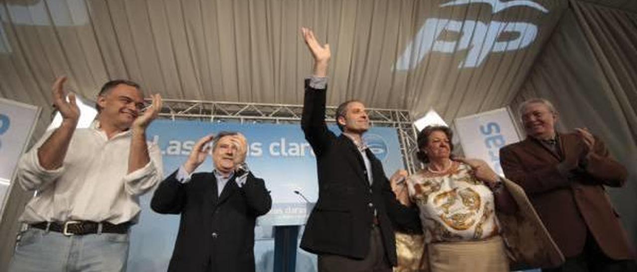 González Pons, Rus, Camps, Barberá y Agramunt, en la noche electoral del 8 de marzo de 2008.