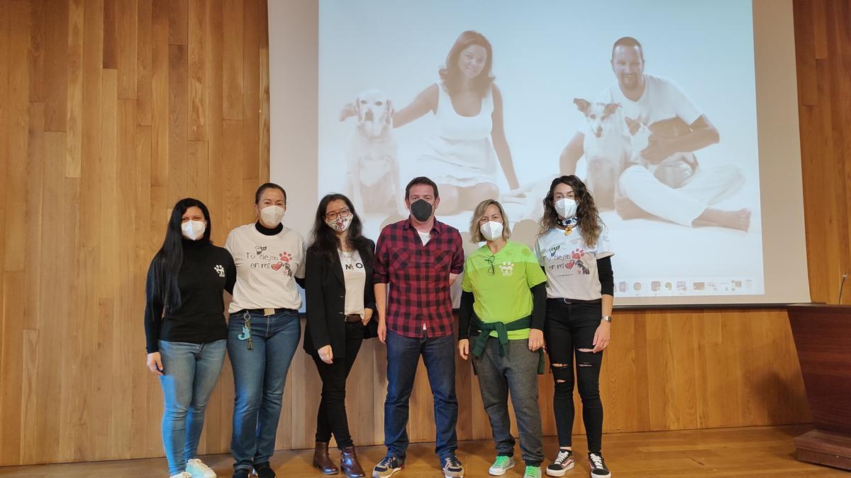 Garcia en la formación de la jornada de las colonias felinas.