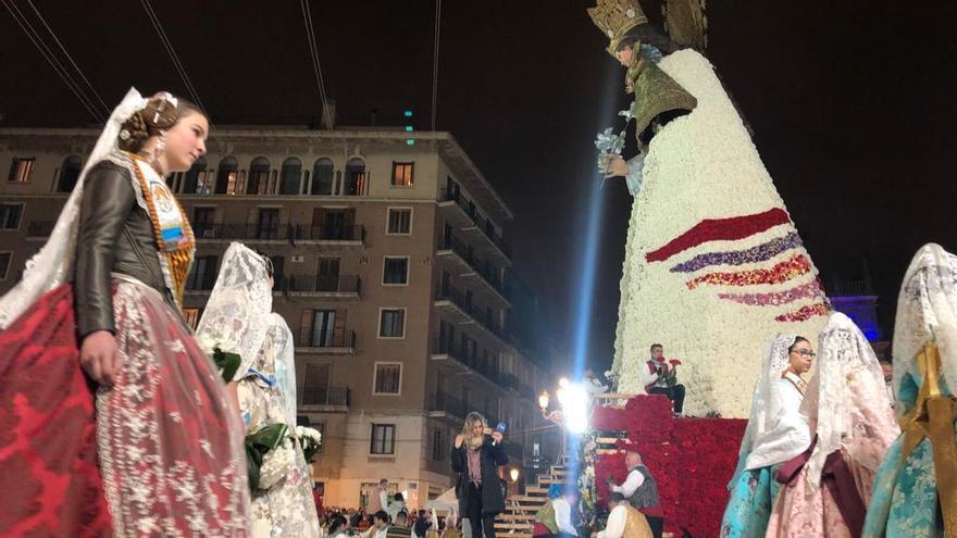 El Manto de la Virgen de las Fallas 2022 ya muestra su detalle principal