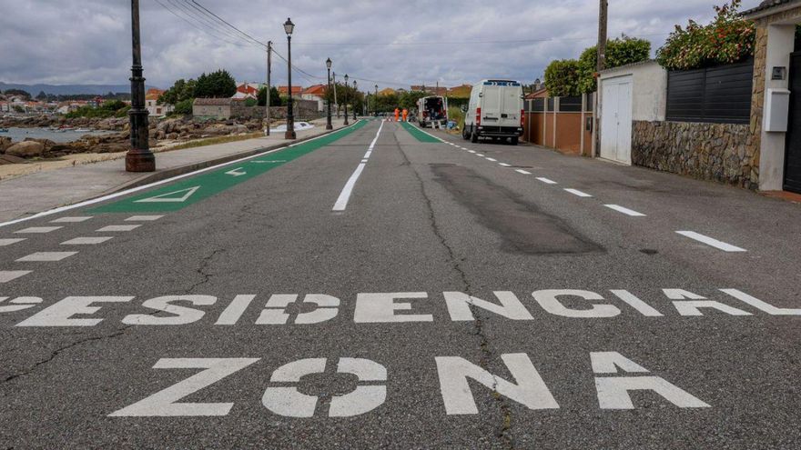 A Illa añade señalización horizontal para identificar la zona residencial