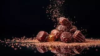 Bombones de chocolate sin horno ni azúcar: prepara 5 en minutos el postre estrella