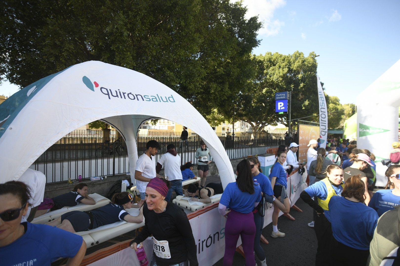 Imágenes de ambiente de la Carrera de la Mujer de Murcia