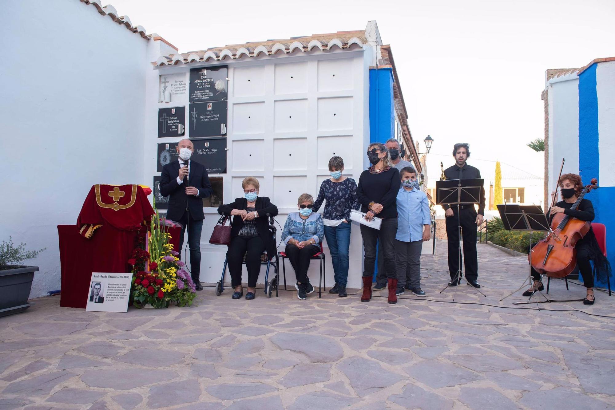 El alcalde Luís Ocaña volvió a Faura, 81 años después de ser fusilado por el franquismo.