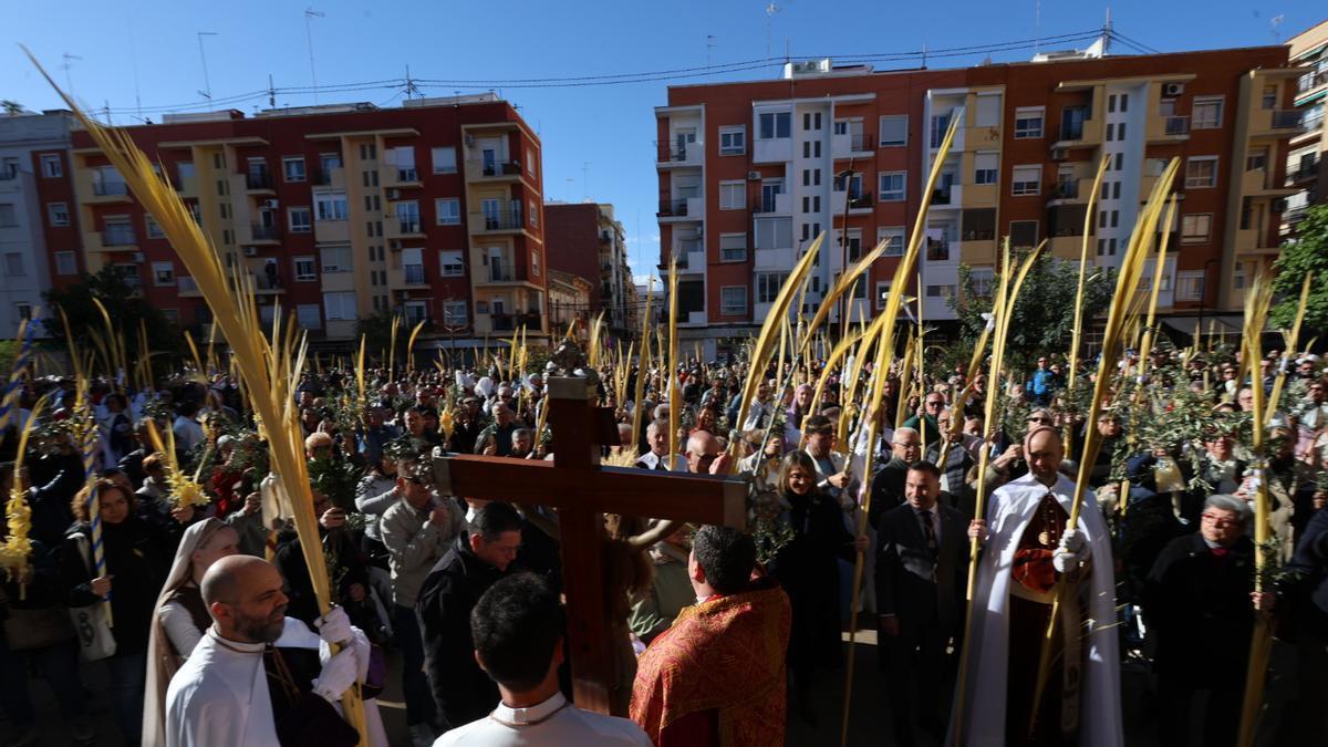 València da el pistoletazo de salida a los días grandes de la Semana Santa Marinera con la procesión del Domingo de Ramos