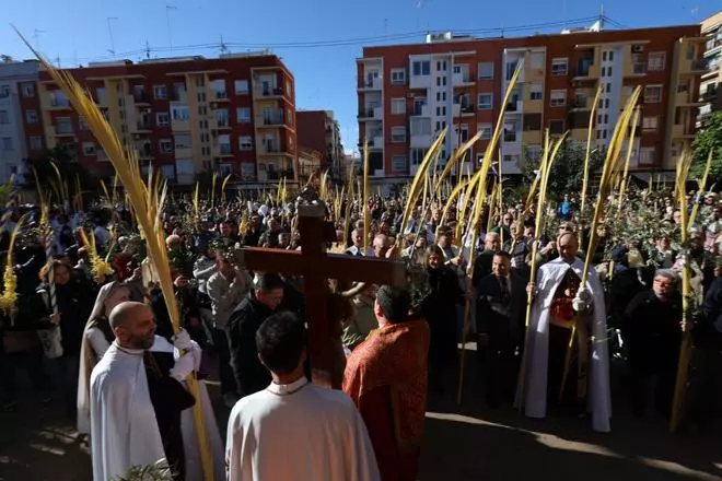 València da el pistoletazo de salida a los días grandes de la Semana Santa Marinera con la procesión del Domingo de Ramos