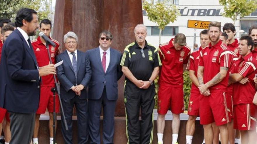 La selección al completo acude al homenaje a Luis Aragonés en Las Rozas