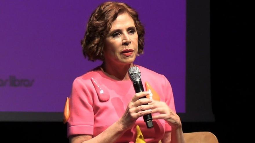 Agatha Ruiz de la Prada ha presentado su libro 'Todo por un plan' en Sevilla