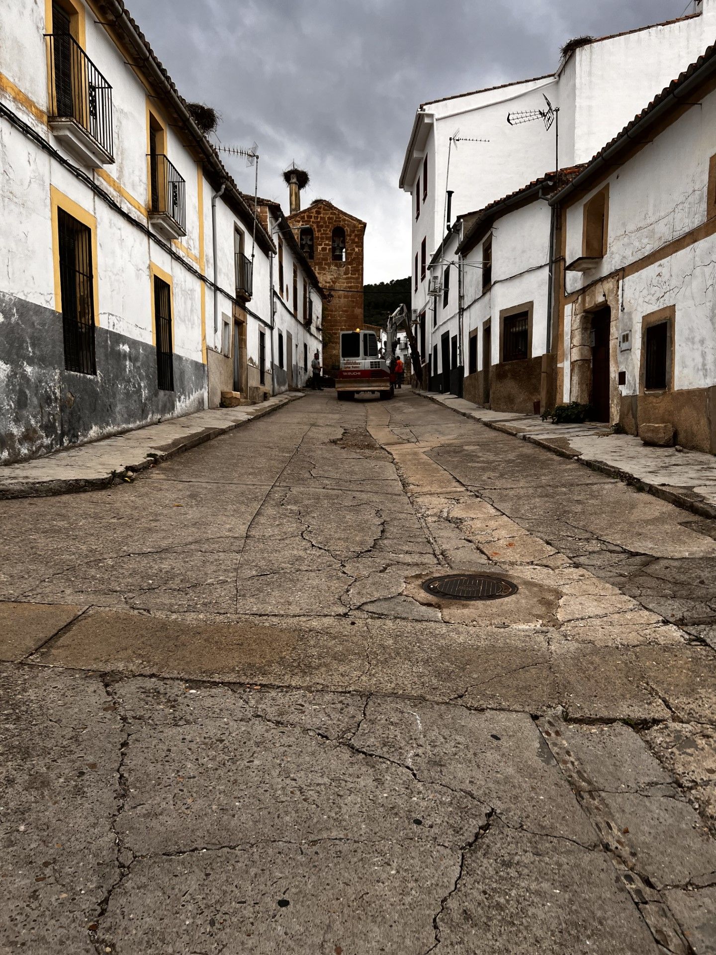 Obras en la calle Real de Pedroso de Acim