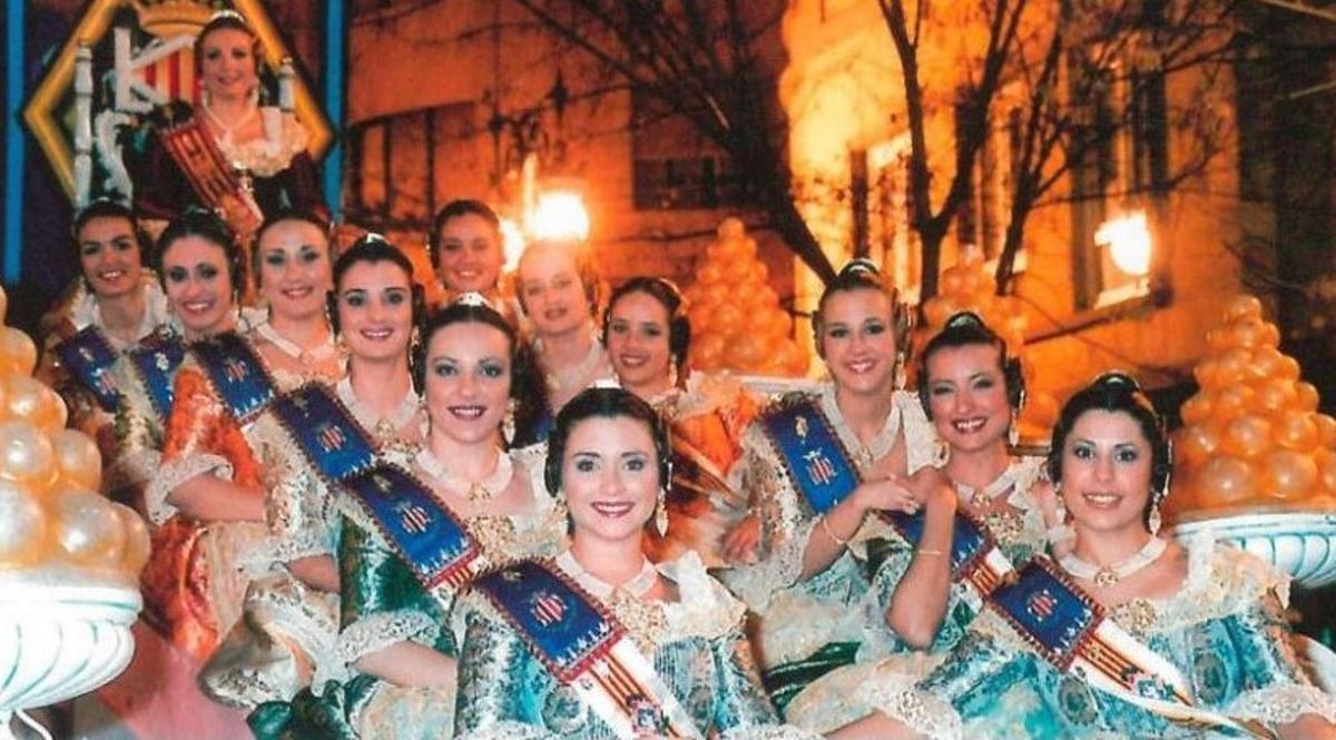 Corte de 2003. Lucía Torregrosa es la tercera por la derecha