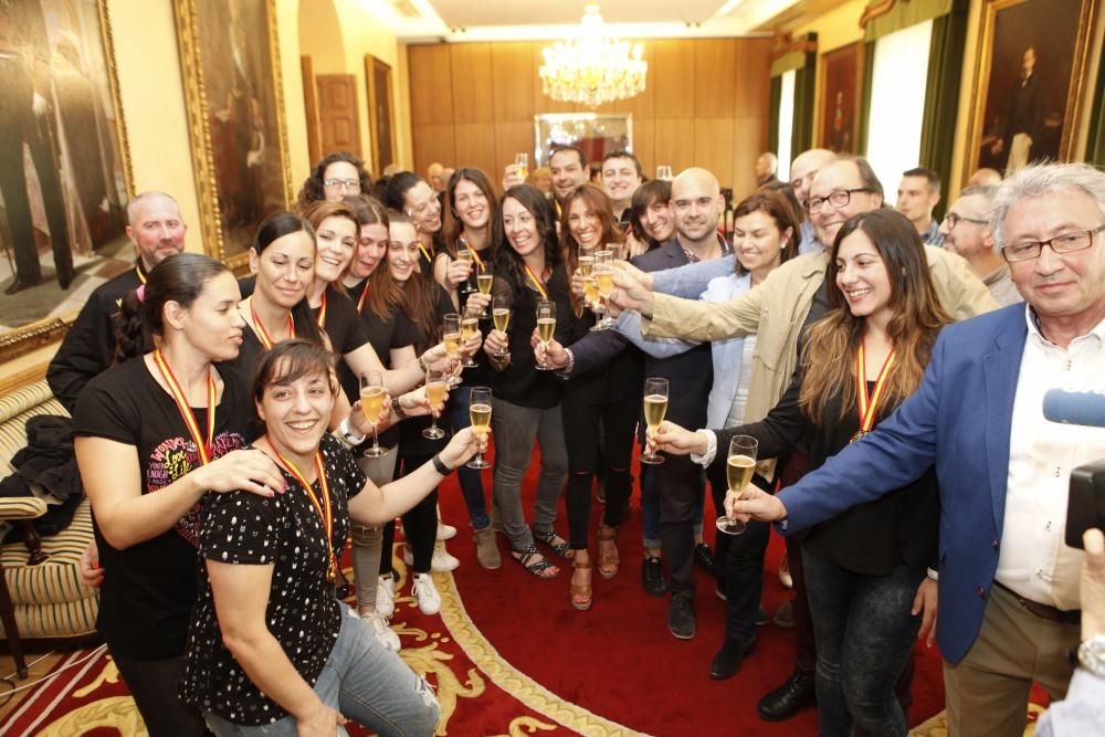 Recepción en el Ayuntamiento de Gijón a las jugadoras del Mavi NT de Balonmano