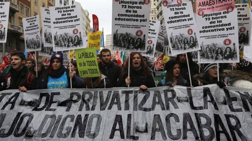 Primera marcha en la calle contra la &#039;ley Wert&#039; tras su aprobación