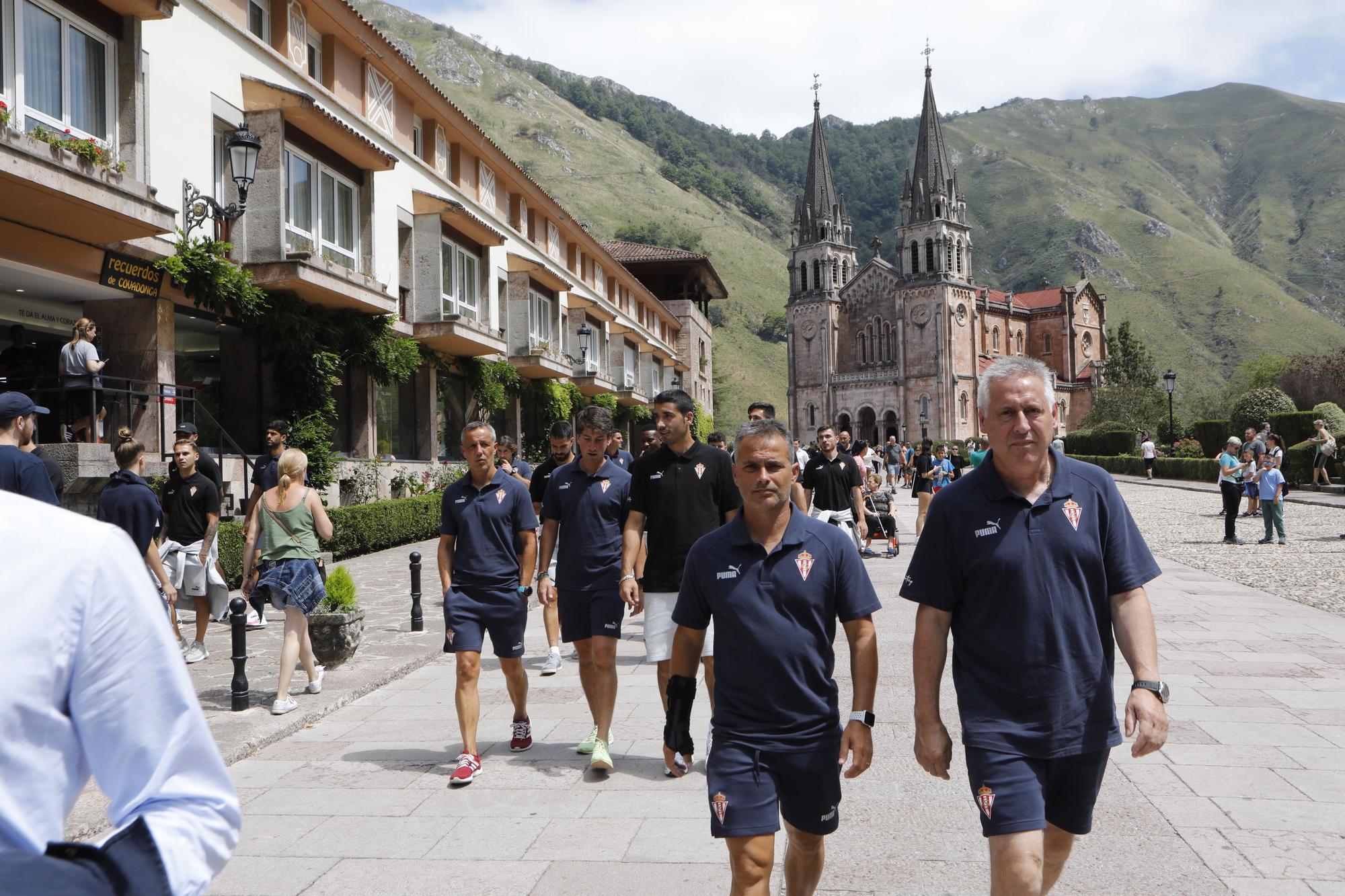 En imágenes: El Sporting cumple con la tradición ante la Santina