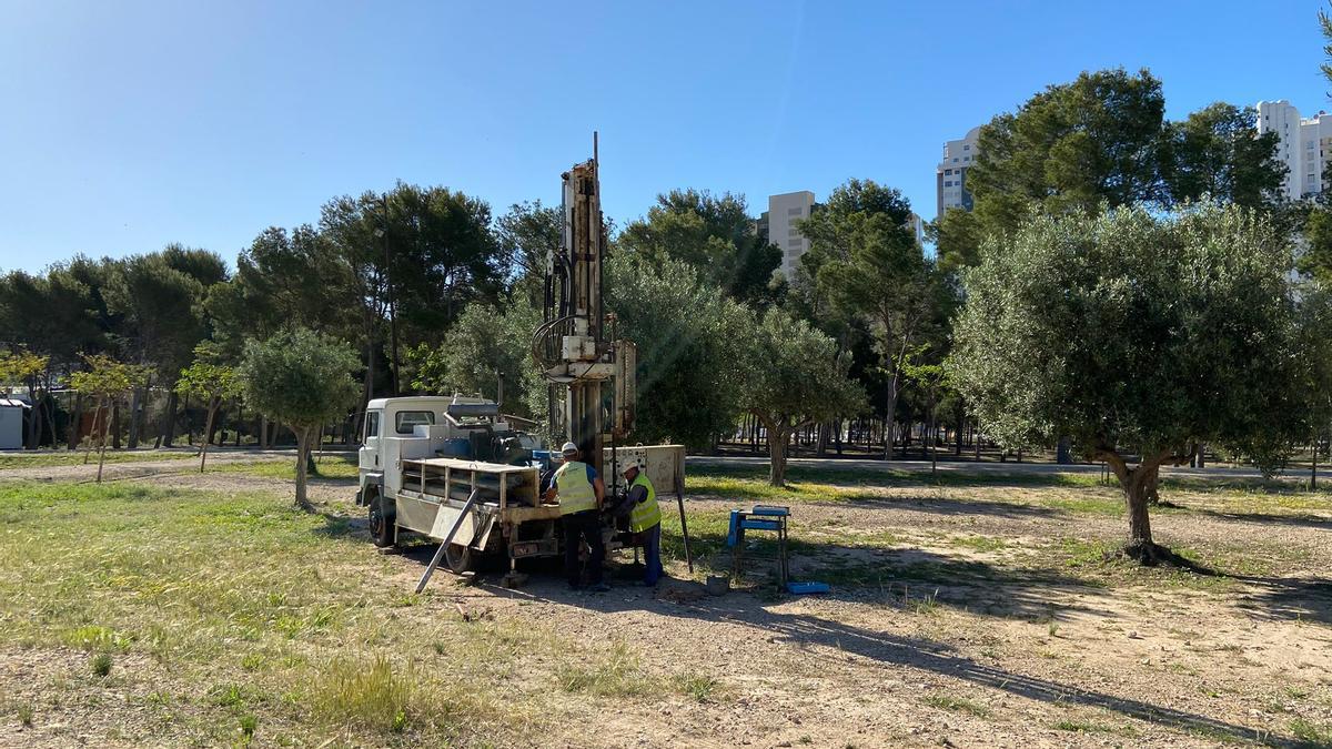 Las catas que se están llevando a cabo en el terreno donde está previsto edificar el albergue.