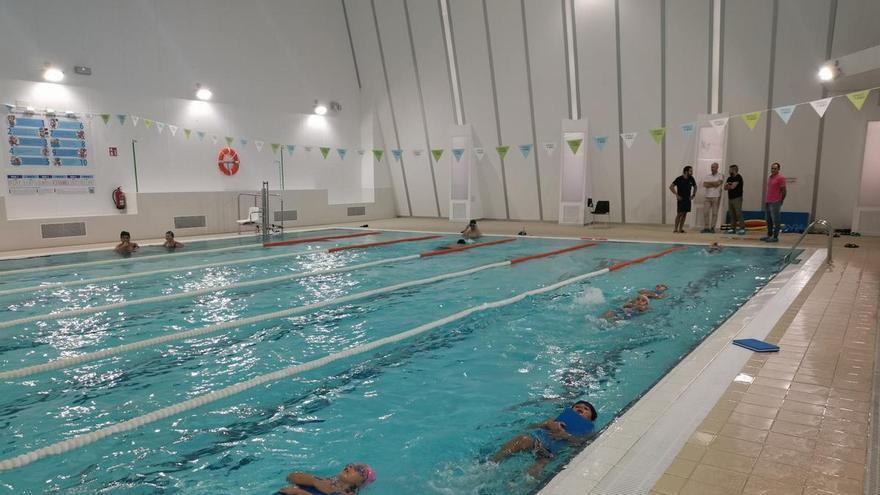 La empresa Viraxes, de Carballo, gana el contrato para la gestión de la piscina municipal de Bueu con una rebaja de 155.720 euros