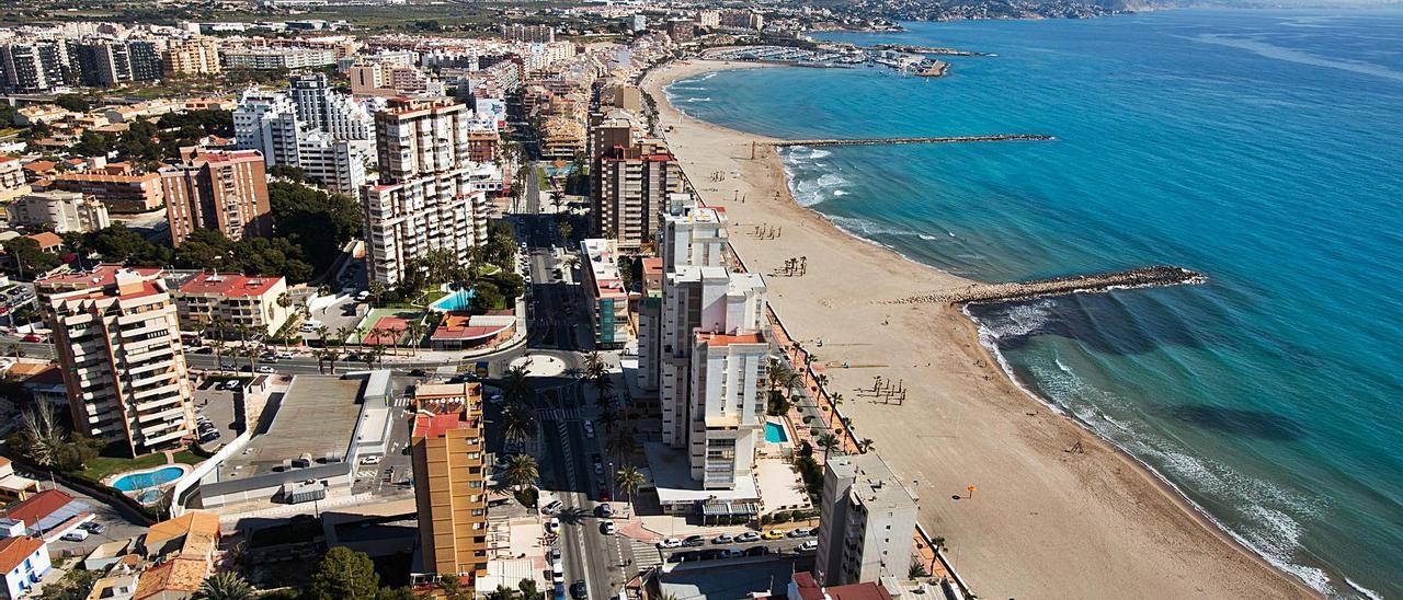 Vista aérea de la zona de la playa del Carrerlamar de El Campello, en una imagen de archivo. | JOSE NAVARRO