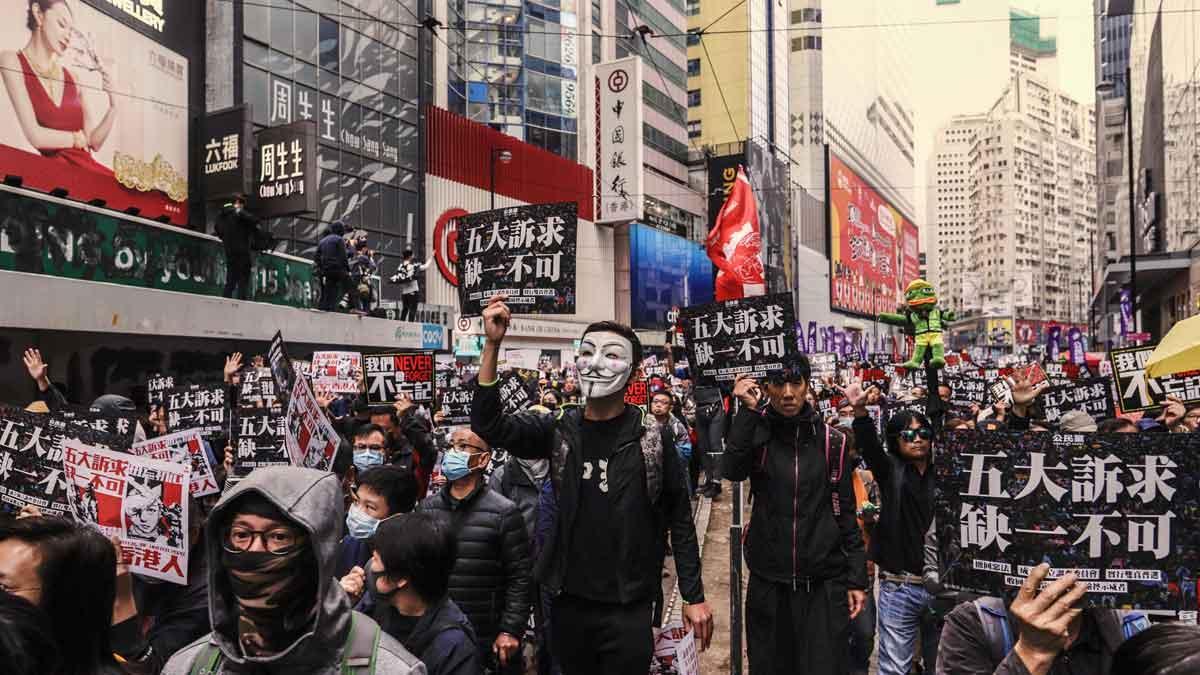 La policía de Hong Kong detiene a unas 400 personas durante la marcha de Año Nuevo