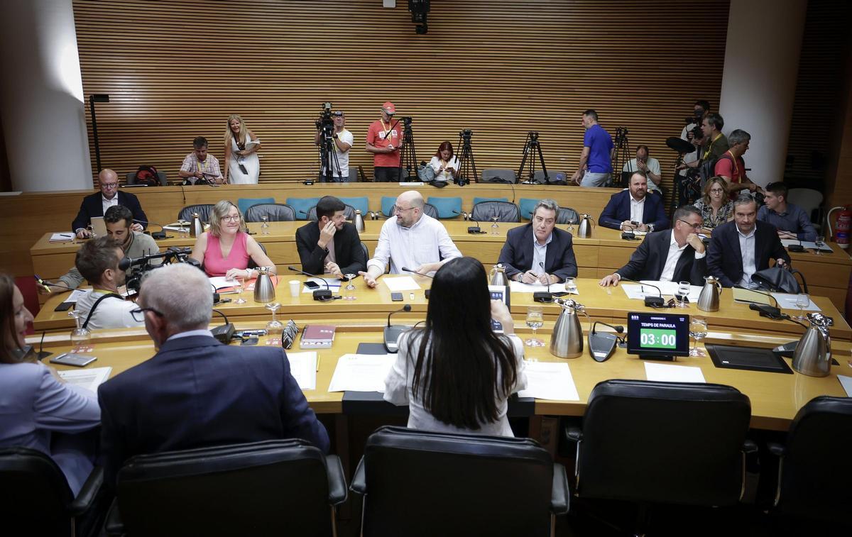 Imagen de archivo de una sesión de la comisión de investigación en las Corts.