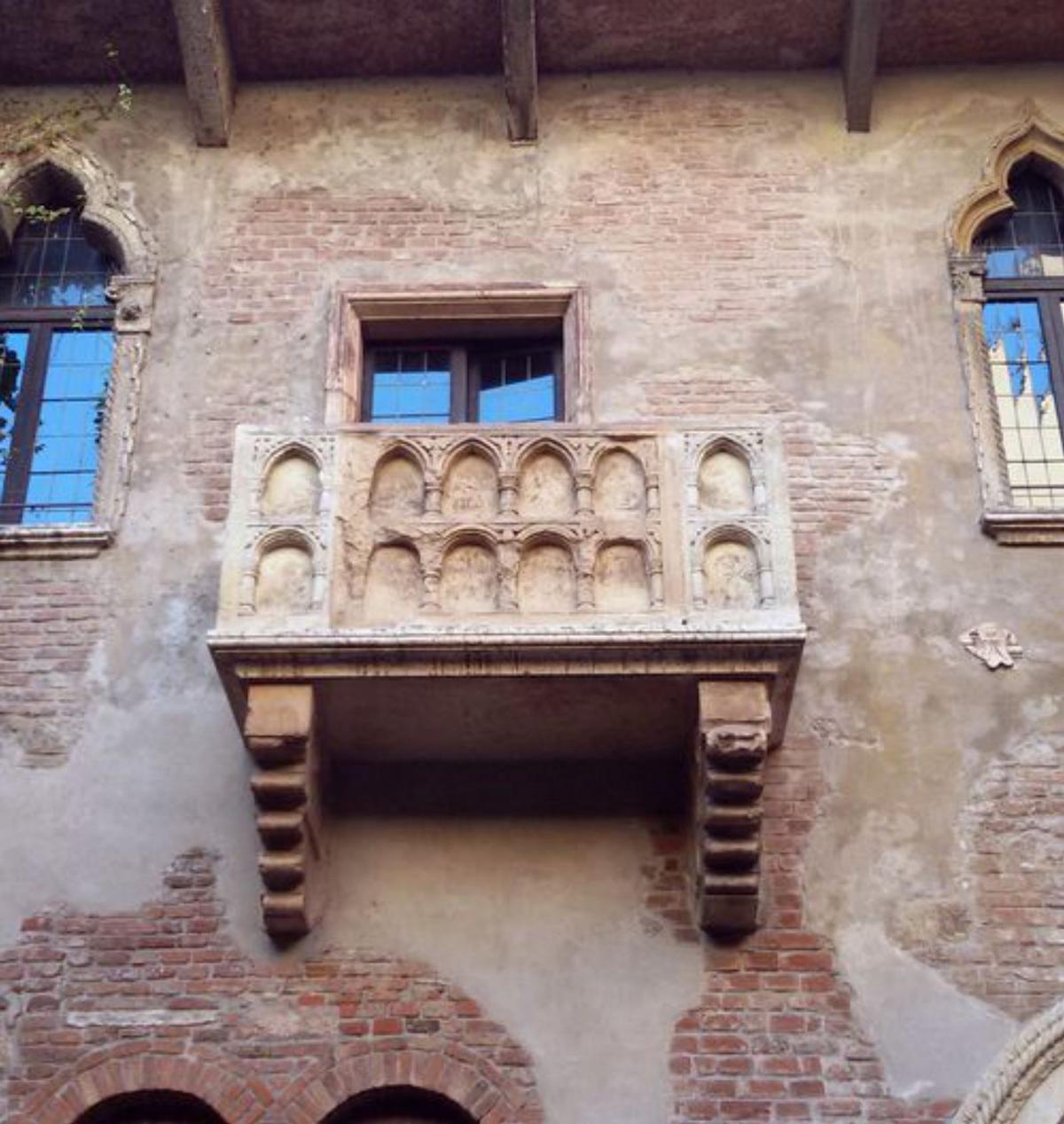 Balcón  da Casa de Xulieta (Verona).