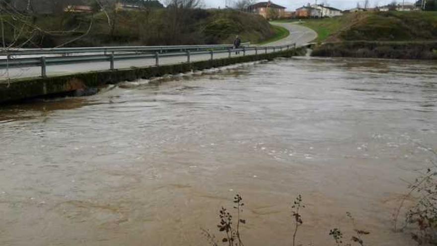 Inundaciones y desembalses por el incremento de agua en los ríos