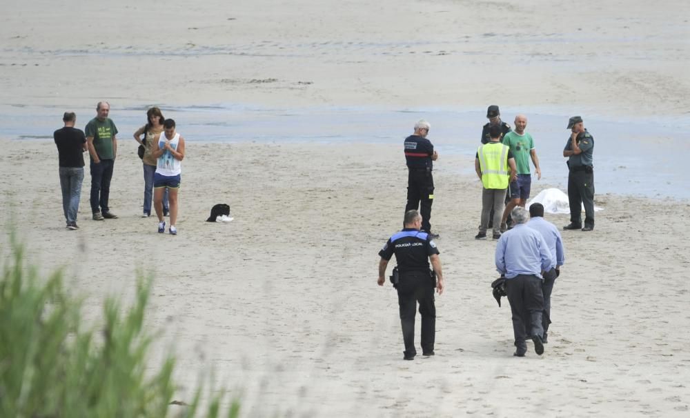 Los surfistas intentaron socorrerla pero se quedó atrapada en una corriente.