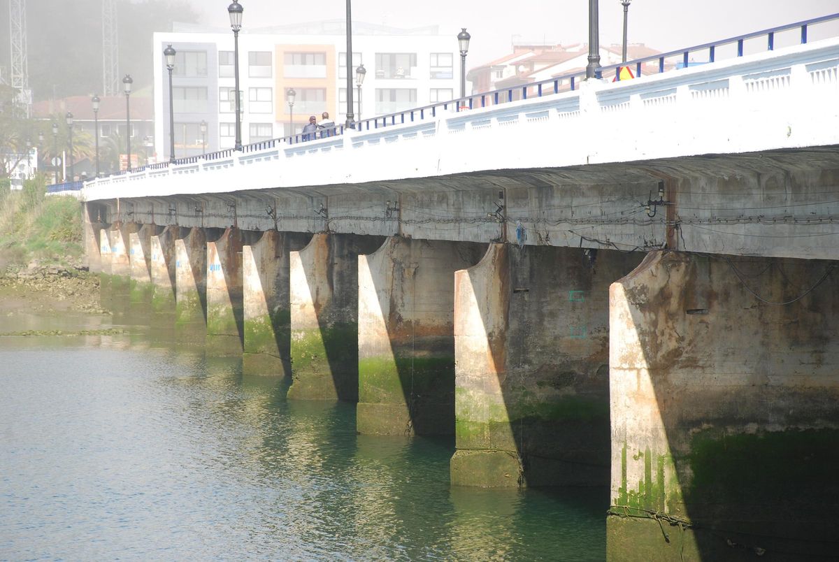 Las pilastras del puente de Ribadesella.