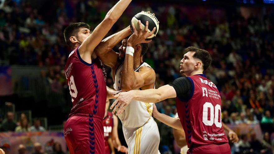 El Real Madrid sufre hasta el último minuto para eliminar al UCAM Murcia (84-79)