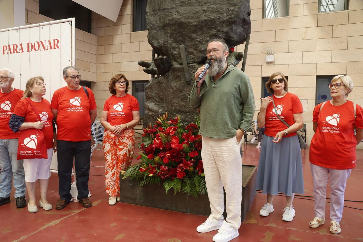 A.J.González Córdoba Ofrenda floral, Hilos de vida y actuación de José Luis Jaén en el tercer día de la Semana de la Donación El Hospital Universitario Reina Sofía convoca a los medios de comunicación a las actividades del tercer día de la Semana de la Donación