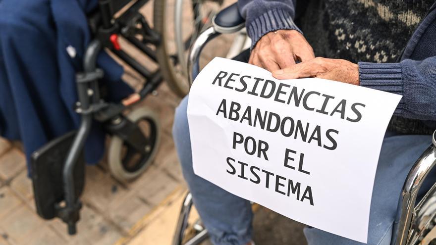 Expertos analizan en Alicante la situación de la atención residencial y sociosanitaria a las personas mayores.