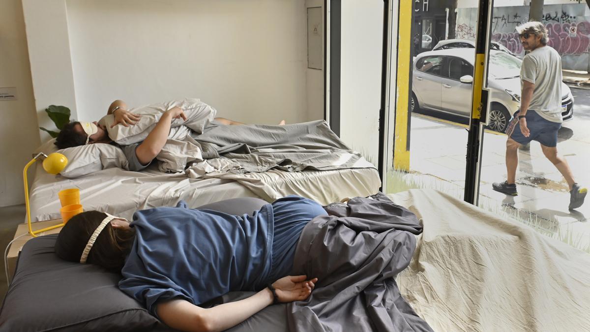 Una empresa argentina paga 60 dólares por dormir una hora de siesta en su local