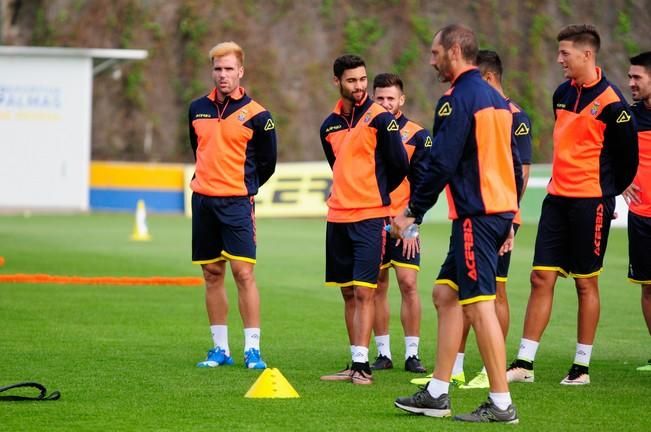 Entrenamiento de la UD Las Palmas en Barranco ...