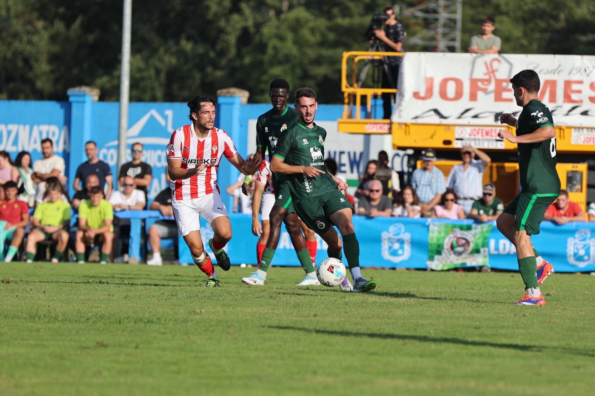 EN IMÁGENES: Amistoso de pretemporada en Grado entre Sporting y Racing de Santander