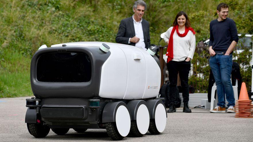 El robot autónomo del proyecto LogiSmile, el pasado lunes, en Esplugues de Llobregat.
