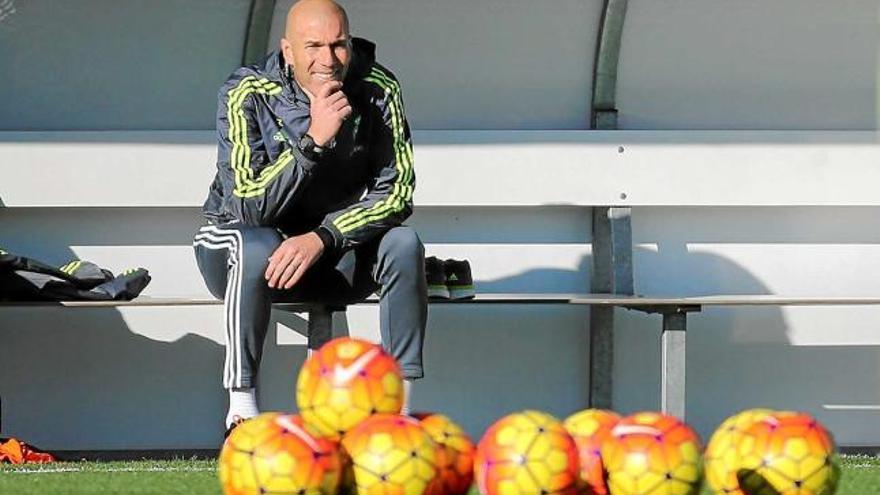 Zinedine Zidane va dirigir ahir al matí la primera sessió d&#039;entrenament al primer equip del Reial Madrid