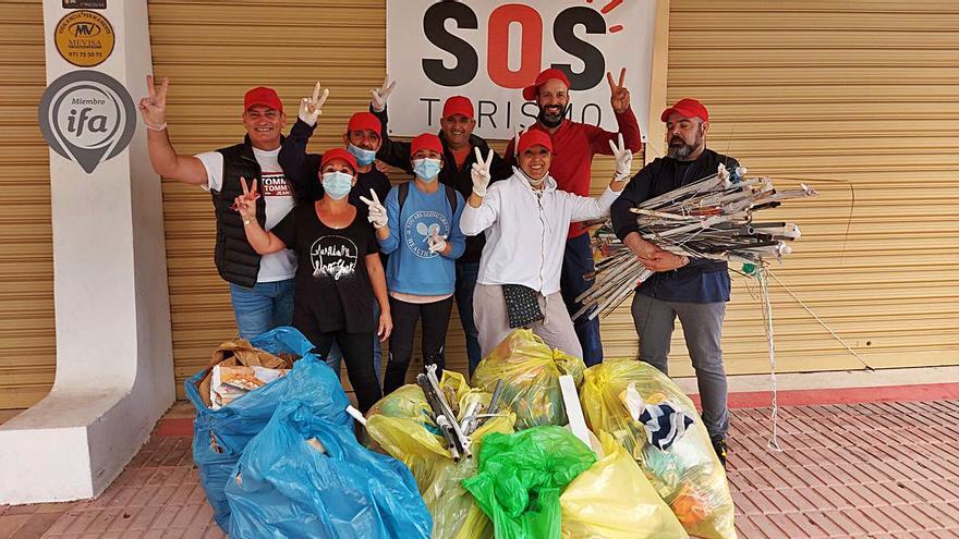 Competición y recogida selectiva de basura en el pinar de Cala Agulla