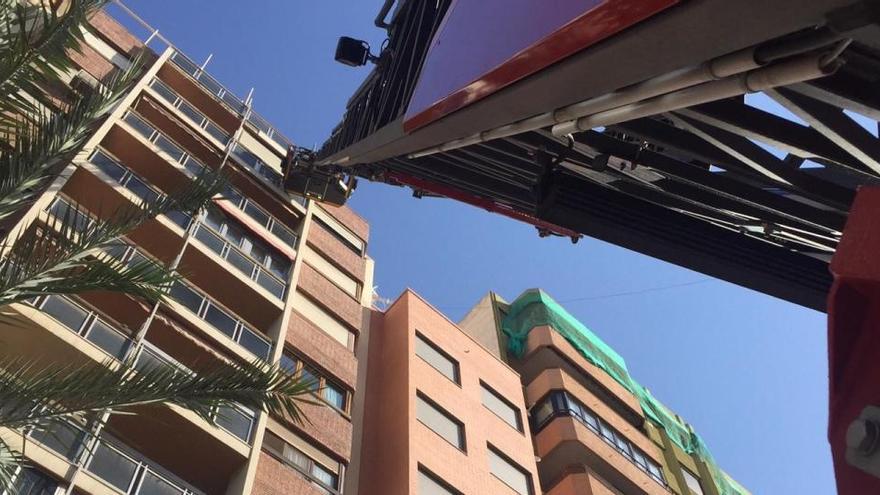 Una placa de mármol se desprende desde una novena planta en Alfonso el Sabio