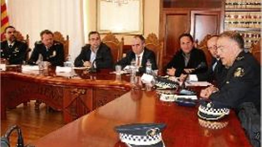 Els representants de l&#039;Associació de Caps de Policia Local, ahir