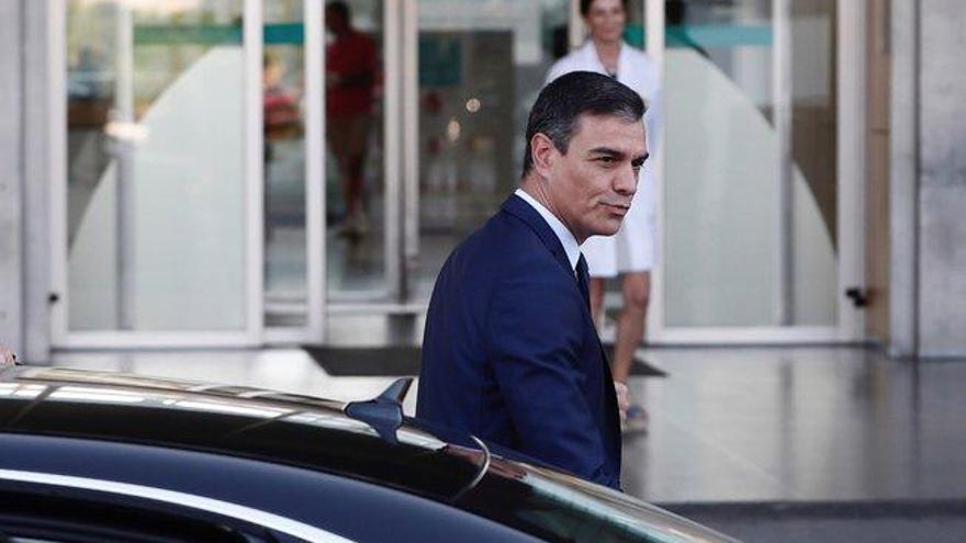 Pedro Sánchez visita al rey Juan Carlos en el hospital