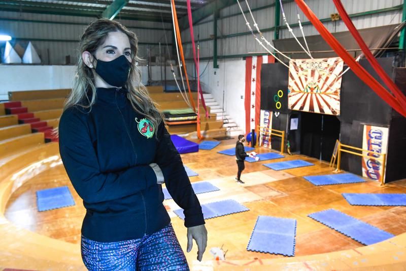 La escuela de circo malabares San Borondón cumple quince años