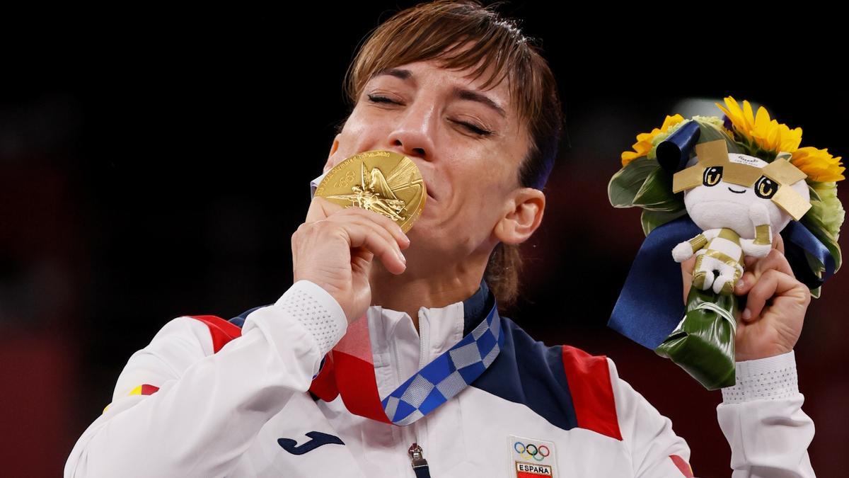 Sandra Sánchez, con su medalla de oro en kárate.