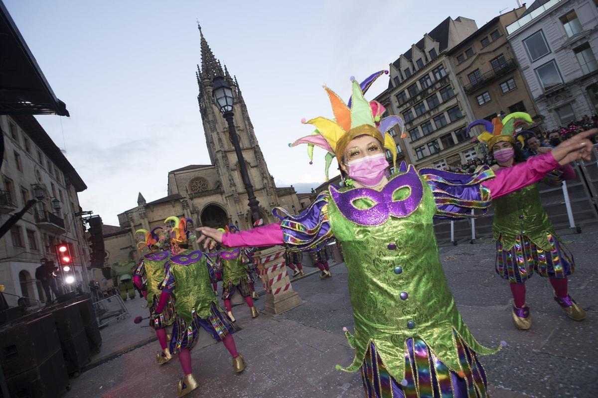 Gran desfile del carnaval en Oviedo