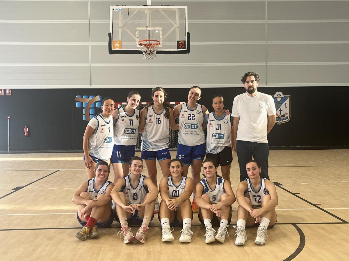 Las chicas del Eset Ontinet que se estrenaron en la liga con victoria frente al CBI Elche.