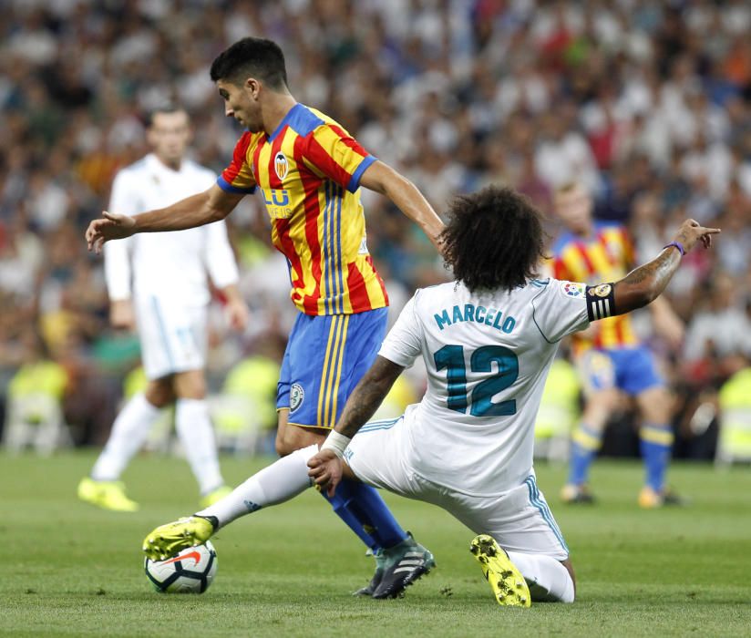 Instantes del partido disputado ayer entre el Valencia CF y el Real Madrid.