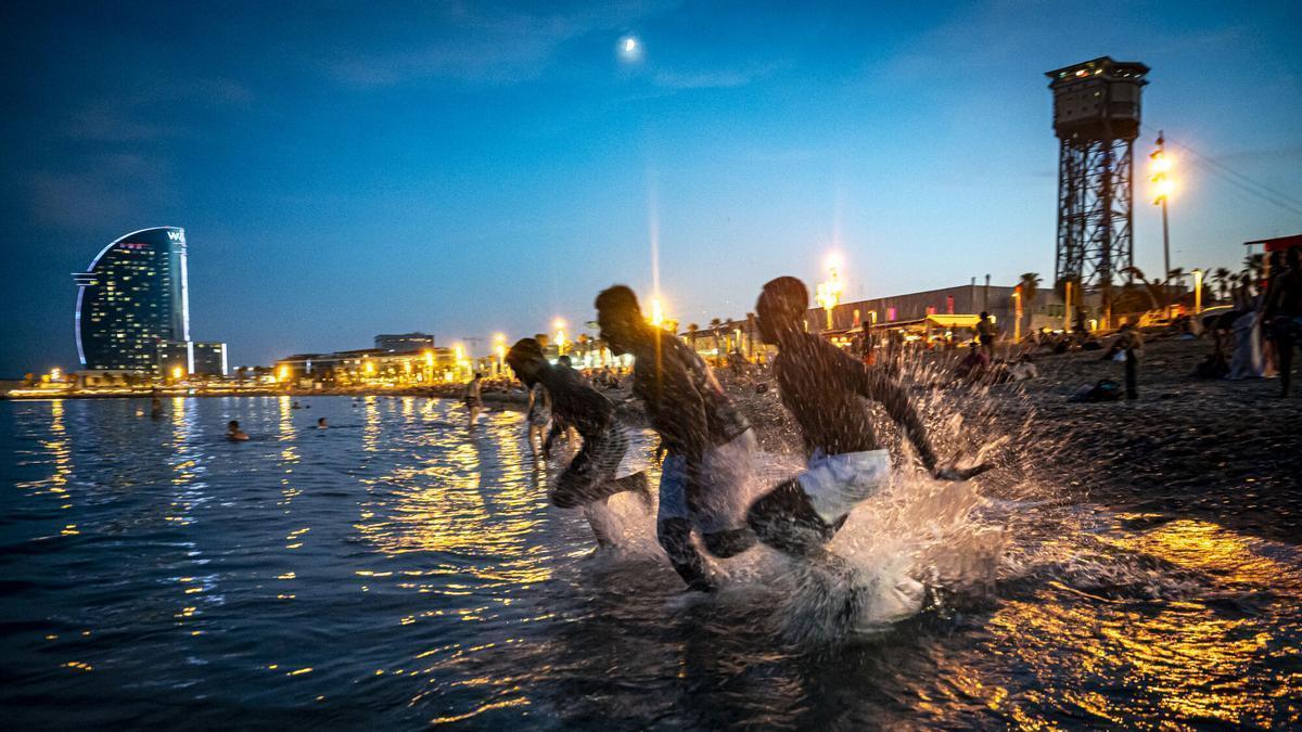 Barcelona rozará los 30 grados durante la noche y los supera de día