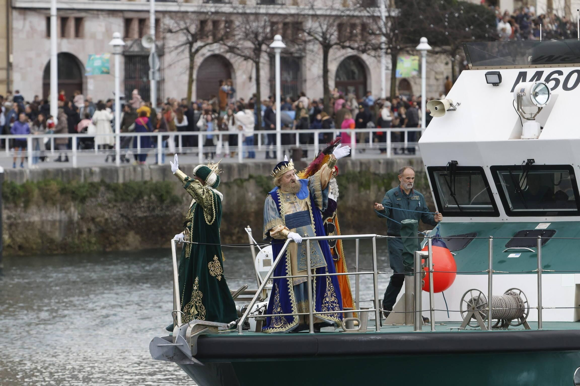 En imágenes: Los Reyes Magos desembarcan en Gijón