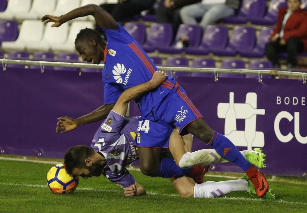 El partido entre el Valladolid y el Real Oviedo, en imágenes