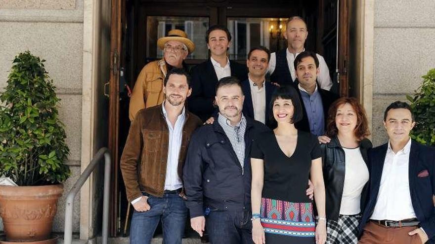 El equipo del musical, con Paco León (primero por la izquierda) a la cabeza.