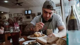 Un pueblo, un ‘variat’ diferente: publican un mapa de los 50 mejores bares de Mallorca donde comer este famoso mix de tapas