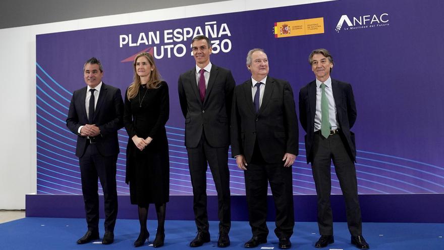 Ayudas directas a la compra y más puntos de recarga: estas son las 25 medidas del Gobierno para impulsar el coche eléctrico