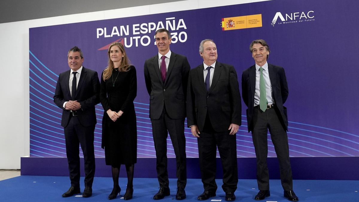 El presidente del Gobierno, Pedro Sánchez, durante el acto de presentación del Plan España Auto 2030, en el Ministerio de Industria y Turismo, en Madrid. En el acto intervendrán también la vicepresidenta tercera y ministra para la Transición Ecológica y el Reto Demográfico, Sara Aagesen, y el ministro de Industria y Turismo, Jordi Hereu y Josep Maria Recasens, presidente de la ANFAC.